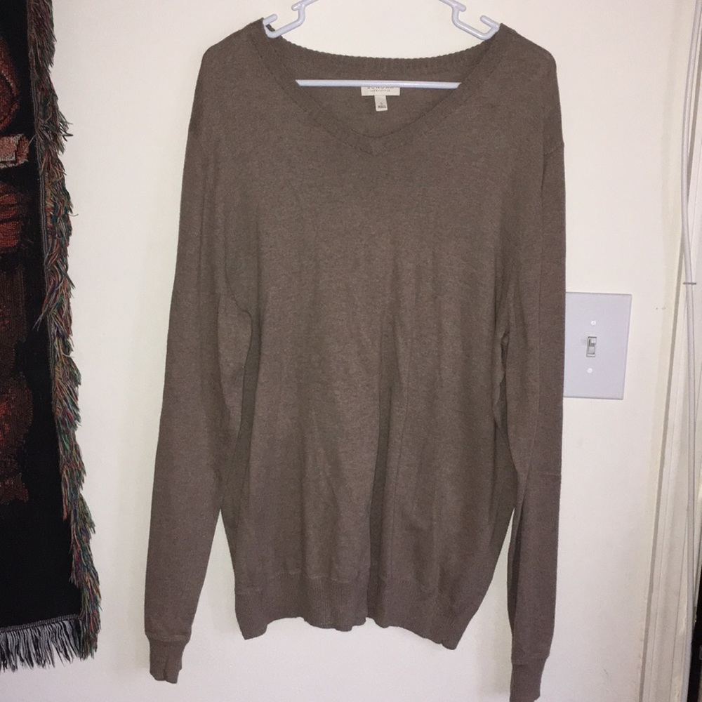 Men’s vneck sweater